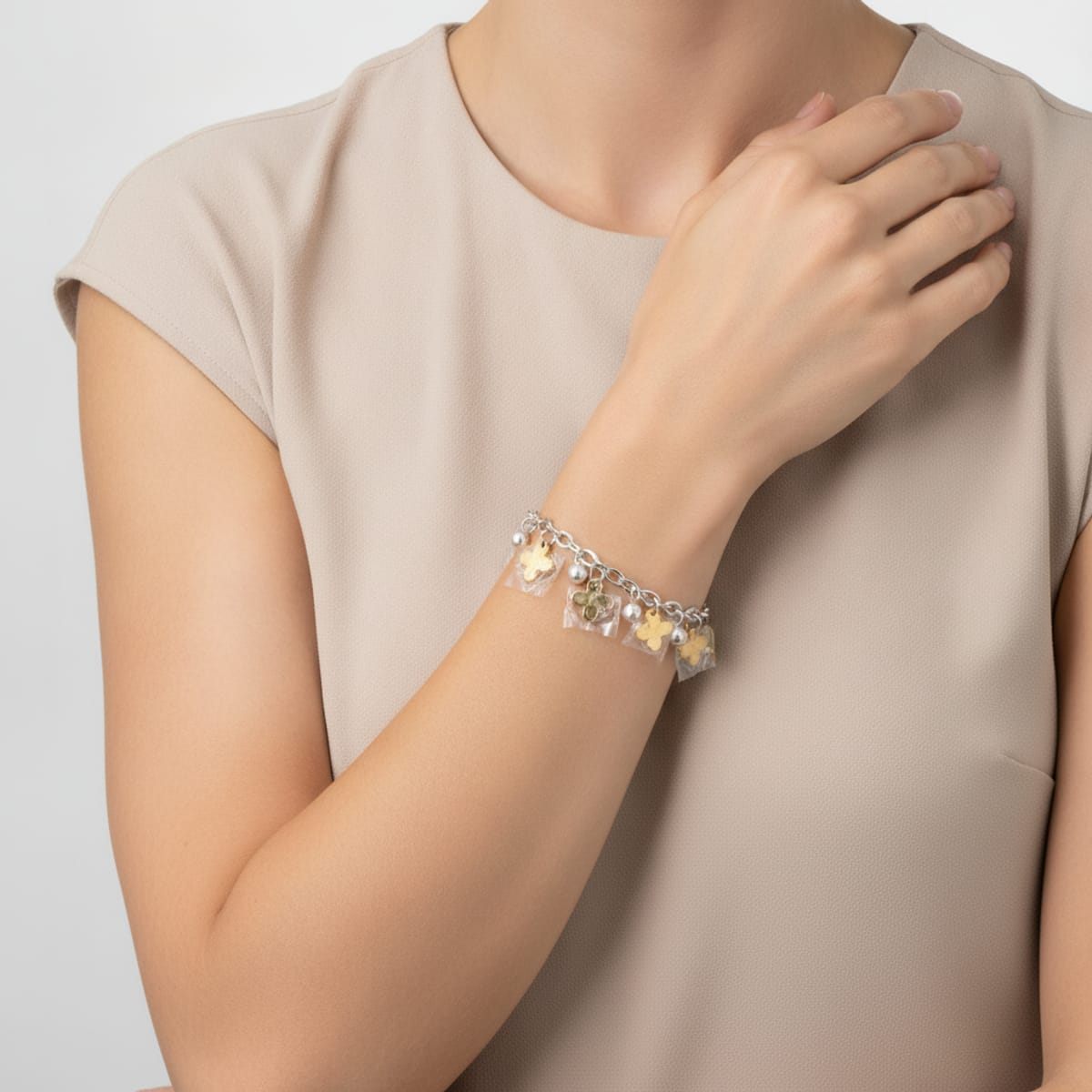 Bracciale For You Jewels con charm quadrifoglio e perle, Argento e Oro