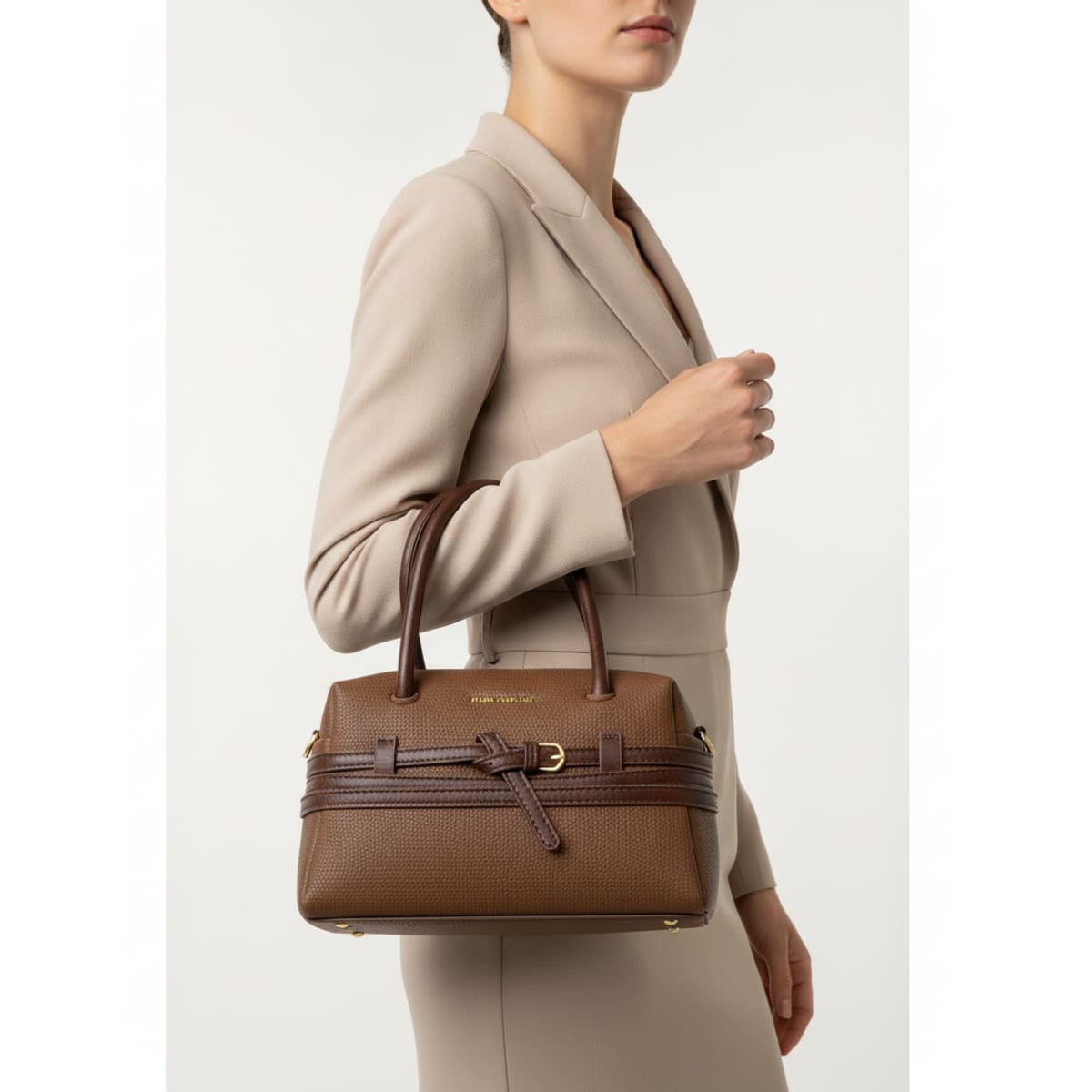 Borsa a mano Regina Schrecker in Ecopelle Martellata con Dettaglio Cinture