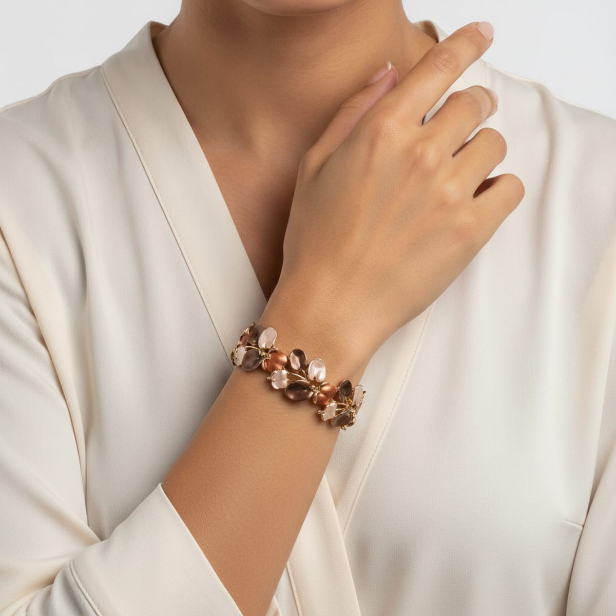 Bracciale Rigido Floreale con Petali Multicolore Effetto Madreperla